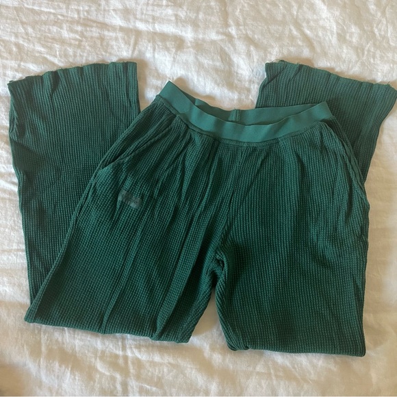 Set Active Waffle Knit Tank and Flare Pant Set in Mojito - Picture 4 of 5